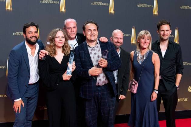 Sarah BOSETTI 2 v l and her team Award Winner Best Comedy Late Night German Television Award Ceremony, The German Television Award 2024, German Television Award 2024 at the MMC Studios Cologne, on 25 09 2024