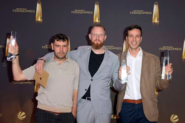 The award winners Gregor Bartsch, Julian Vogel and Milan Loewy for the documentary series Einzeleltäter at the German Television Award 2024 ceremony at the MMC Studios Cologne, 25 09 2024 Foto:xF.xKernx xFuturexImagex fernsehpreis_4883