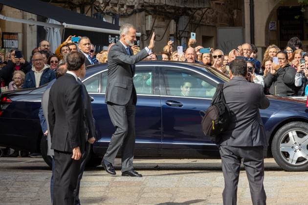 The King presides over the award ceremony of the I Premio de Hispanismo Internacional Duques de Soria King Felipe VI c , greets on his arrival at the award ceremony of the I Premio de Hispanismo Internacional Duques de Soria , at the Teatro de la Audiencia, on September 26, 2024, in Soria, Castilla y León Spain The award has been granted to the project Nuevos espacios del espanol en Europa (New spaces of Spanish in Europe) by Professor Johannes Kabatek, which aims at studying the social reality of the Spanish language in Europe, through the creation of a research network which includes 78 researchers from 51 European universities and institutions 26 SEPTEMBER 2024 SORIA REY PREMIO HISPANISMO Soria Castilla y LÃ on Soria Castilla y LÃ on So  Copyright: xConchaxOrtegaxOrozx 6237355
