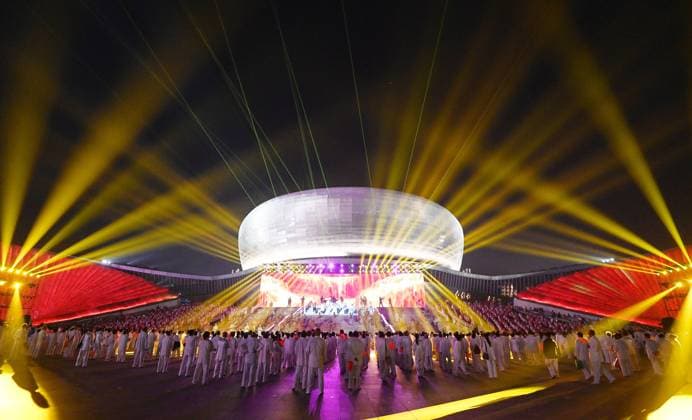 Bilder des Jahres 2024, News 09 September News Themen der Woche KW39 News Bilder des Tages Performance Celebrating The 75th Anniversary of The Founding of New China in Handan A mass performance celebrates the 75th anniversary of the founding of New China in Handan, China, on September 25, 2024. Handan Hebei China  Copyright: xCFOTOx originalFilename: cfoto-performa240926_npwGx.jpg