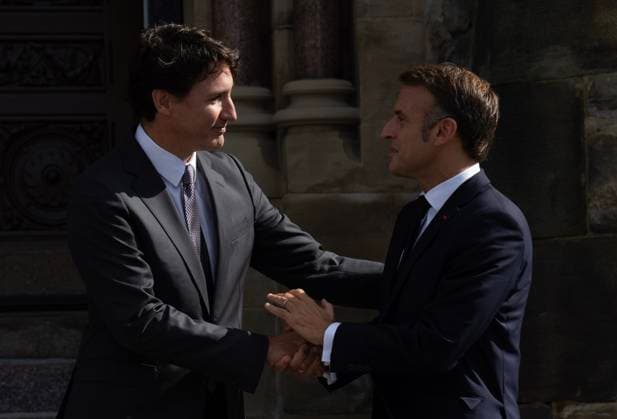September 26, 2024, Ottawa, On, Canada: Prime Minister Justin Trudeau, left, shakes hands with French President Emmanuel Macron as he arrives on Parliament Hill, Thursday, September 26, 2024 in Ottawa. Ottawa Canada  - ZUMAc35_ 20240926_zaf_c35_017 Copyright: xAdrianxWyldx