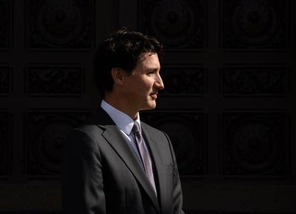 September 26, 2024, Ottawa, On, Canada: Prime Minister Justin Trudeau waits for French President Emmanuel Macron to arrive on Parliament Hill, Thursday, September 26, 2024 in Ottawa. Ottawa Canada  - ZUMAc35_ 20240926_zaf_c35_021 Copyright: xAdrianxWyldx