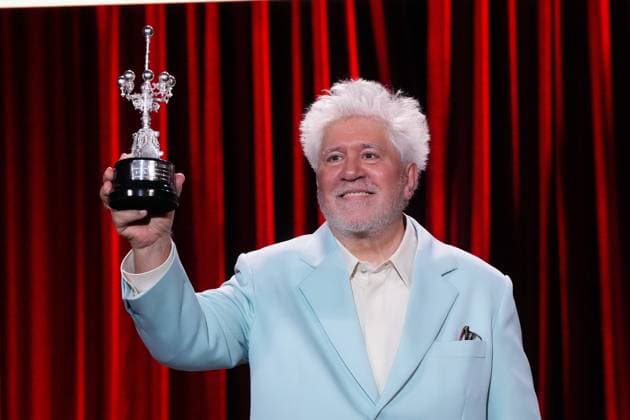 Bilder des Jahres 2024, Entertainment 09 September Entertainment Themen der Woche KW39 Entertainment Bilder des Tages Pedro Almodovar receives the Donostia Award in recognition of his career Director Pedro Almodovar receives the Donostia Award, at the San Sebastian Film Festival, on September 26, 2024, in San Sebastian, Guipuzcoa, Basque Country Spain Almodovar has collected the Donostia Award in recognition of his career at a gala after which his first feature film in English The Next Room was screened, film for which he won the Golden Lion at the 81st Venice International Film Festival 26 SEPTEMBER 2024 DONOSTIA SAN SEBASTIÁN AWARD SSIFF ALMODÓVAR DIRECTOR San Sebastian, Guipuzcoa Country V San Sebastian, Guipuzcoa Country V Spain  Copyright: xUnanuex 6238299