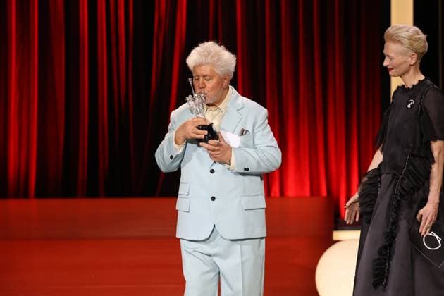 Pedro Almodovar receives the Donostia Award in recognition of his career Actress Tilda Swinton presents the Donostia Award to Pedro Almodovar, at the San Sebastian Film Festival, September 26, 2024, in San Sebastian, Guipuzcoa, Basque Country Spain Almodóvar received the Donostia Award in recognition of his career at a gala after which his first feature film in English The Next Room, for which he won the Golden Lion at the 81st Venice International Film Festival, was screened DONOSTIA AWARD SAN SEBASTIAN FESTIVAL CINEMA DIRECTOR Raú San Sebastian San Sebastian San Sebastian Spain  Copyright: xRaulxTerrelx 6238301