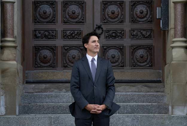 September 26, 2024, Ottawa, On, Canada: Prime Minister Justin Trudeau waits for French President Emmanuel Macron to arrive on Parliament Hill, Thursday, September 26, 2024 in Ottawa. Ottawa Canada  - ZUMAc35_ 20240926_zaf_c35_028 Copyright: xAdrianxWyldx