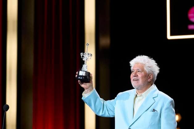 San Sebastian Film Festival - Pedro Almodovar Awarded Pedro Almodovar receives the Donosti Award during 72nd San Sebastian International Film Festival at Kursaal Palace on September 26, 2024 in Donostia San Sebastian, Spain Photo by ABACAPRESS.COM San Sebastian Euskadi Spain  Copyright: xABACAx