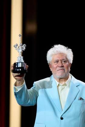 San Sebastian Film Festival - Pedro Almodovar Awarded Pedro Almodovar receives the Donosti Award during 72nd San Sebastian International Film Festival at Kursaal Palace on September 26, 2024 in Donostia San Sebastian, Spain Photo by ABACAPRESS.COM San Sebastian Euskadi Spain  Copyright: xABACAx