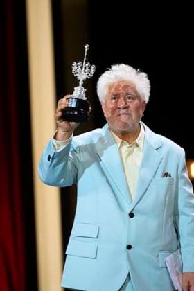 San Sebastian Film Festival - Pedro Almodovar Awarded Pedro Almodovar receives the Donosti Award during 72nd San Sebastian International Film Festival at Kursaal Palace on September 26, 2024 in Donostia San Sebastian, Spain Photo by ABACAPRESS.COM San Sebastian Euskadi Spain  Copyright: xABACAx