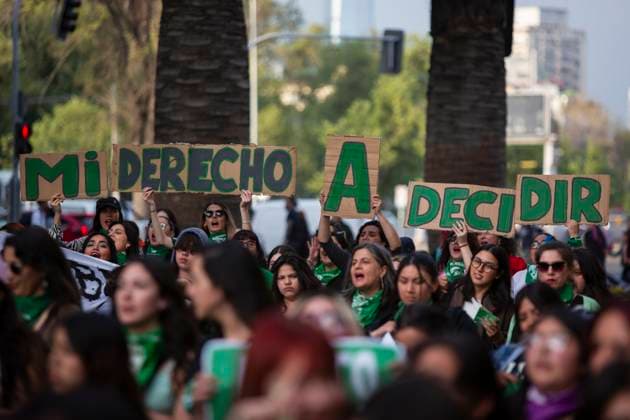 News Themen der Woche KW39 News Bilder des Tages Feminist organizations march through downtown of Santiago de Chile, On September 27, 2024. Under the slogan Legal abortion is social justice, they demand the total decriminalization of abortion, in commemoration of the Global Day for Safe and Legal Abortion. Santiago Chile Copyright: xClaudioxAbarcaxSandovalx