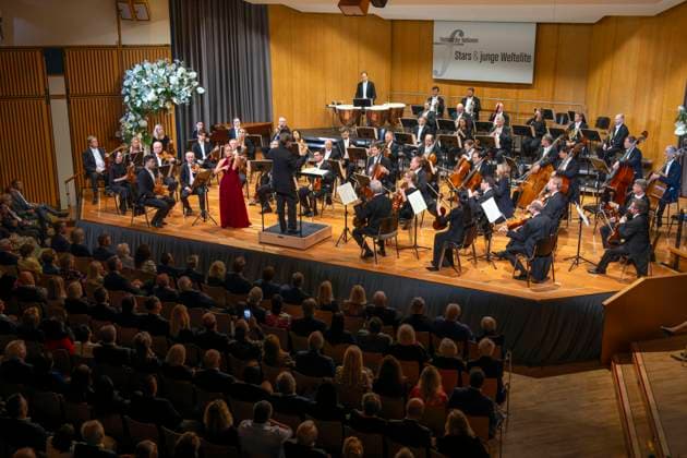 27 09 2024, International Festival of Classical Music Festival of Nations 2024, at the Kurhaus Bad Wörishofen in Unterallgäu, festival opening with Julia Fischer violin Andrey Boreyko, conductor of the Vienna Symphony Orchestra 27 09 2024, Classical Music Festival Bad Wörishofen 27 09 2024, Classical Music Festival Bad Wörishofen