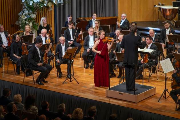 27 09 2024, International Festival of Classical Music Festival of Nations 2024, at the Kurhaus Bad Wörishofen in Unterallgäu, festival opening with Julia Fischer violin Andrey Boreyko, conductor of the Vienna Symphony Orchestra 27 09 2024, Classical Music Festival Bad Wörishofen 27 09 2024, Classical Music Festival Bad Wörishofen