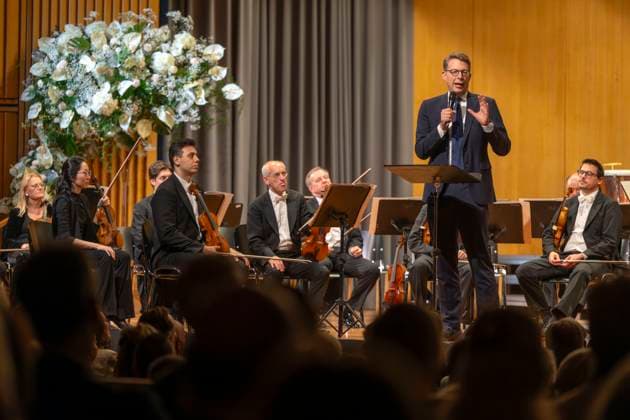 27 09 2024, International Festival of Classical Music Festival of Nations 2024, at the Kurhaus Bad Wörishofen in Unterallgäu, festival opening with Julia Fischer violin Andrey Boreyko, conductor of the Vienna Symphony Orchestra 27 09 2024, Classical Music Festival Bad Wörishofen 27 09 2024, Classical Music Festival Bad Wörishofen