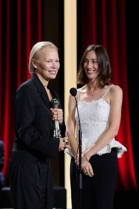 The Winners During The 72nd Edition Of The San Sebastian International Film Festival The film The Last Show Girl with its director Gia Coppola and actress Pamela Anderson receives the special jury prize during the 72nd edition of the San Sebastian International Film Festival in San Sebastian, Spain, on September 28, 2024. San Sebastian Spain  Copyright: xCOOLMediax originalFilename: coolmedia-notitle240928_npUk8.jpg