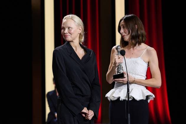 The Winners During The 72nd Edition Of The San Sebastian International Film Festival The film The Last Show Girl with its director Gia Coppola and actress Pamela Anderson receives the special jury prize during the 72nd edition of the San Sebastian International Film Festival in San Sebastian, Spain, on September 28, 2024. San Sebastian Spain  Copyright: xCOOLMediax originalFilename: coolmedia-notitle240928_npUMi.jpg