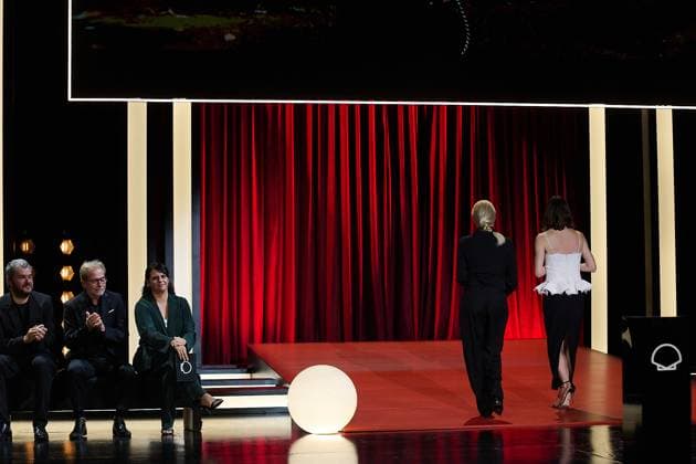 The Winners During The 72nd Edition Of The San Sebastian International Film Festival The film The Last Show Girl with its director Gia Coppola and actress Pamela Anderson receives the special jury prize during the 72nd edition of the San Sebastian International Film Festival in San Sebastian, Spain, on September 28, 2024. San Sebastian Spain  Copyright: xCOOLMediax originalFilename: coolmedia-notitle240928_np3Eo.jpg