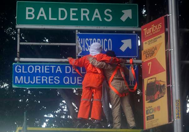 Global Day Of Action In Favour Of Legal, Free, Safe And Free Abortion In Mexico And Latin America Feminist women intervene on road signs in Mexico City, Mexico, on September 28, 2024, where dozens of women march from the Glorieta de las Mujeres que Luchan to the Zocalo on the occasion of the Global Day of Action in favor of legal, free, and safe abortion in Mexico and Latin America. Mexico City Mexico  Copyright: xGerardoxVieyrax originalFilename: vieyra-notitle240928_npcwF.jpg