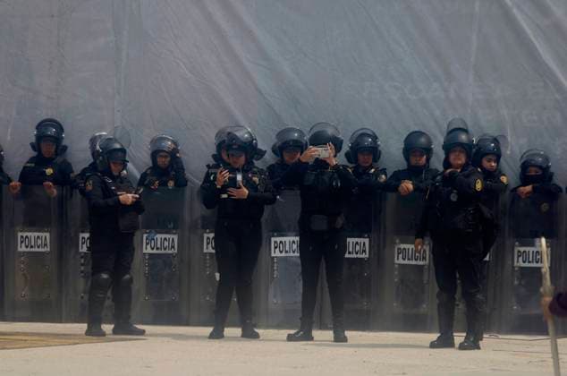Global Day Of Action In Favour Of Legal, Free, Safe And Free Abortion In Mexico And Latin America Policewomen guard women marching in Mexico City, Mexico, on September 28, 2024, from the Glorieta de las Mujeres que Luchan to the Zocalo on the occasion of the Global Day of Action in favor of legal, free, and safe abortion in Mexico and Latin America. Mexico City Mexico City Mexico  Copyright: xGerardoxVieyrax originalFilename: vieyra-notitle240928_npF5n.jpg