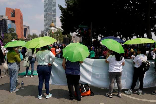 Global Day Of Action In Favour Of Legal, Free, Safe And Free Abortion In Mexico And Latin America Feminist groups with umbrellas march from the Glorieta de las Mujeres que Luchan to the Zocalo in Mexico City, Mexico, on September 28, 2024, on the occasion of the Global Day of Action in favor of legal, free, safe, and free abortion in Mexico and Latin America. Mexico City Mexico  Copyright: xGerardoxVieyrax originalFilename: vieyra-notitle240928_npSYf.jpg