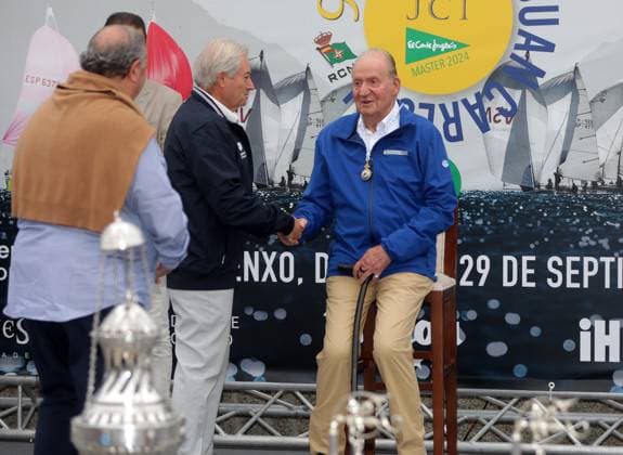 Presentation of trophies of the Regata Rey Juan Carlos I El Corte Inglés Máster The King Emeritus, Don Juan Carlos de Borbón, presides over the presentation of trophies of the Regata Rey Juan Carlos I El Corte Inglés Máster at the yacht club, on September 29, 2024, in Sanxenxo Pontevedra, Galicia, Spain AWARDS GENTE REGATAS José Ramó Sanxenxo Sanxenxo Sanxenxo Spain  Copyright: xJosÃ xRamonxHernandox 6246791