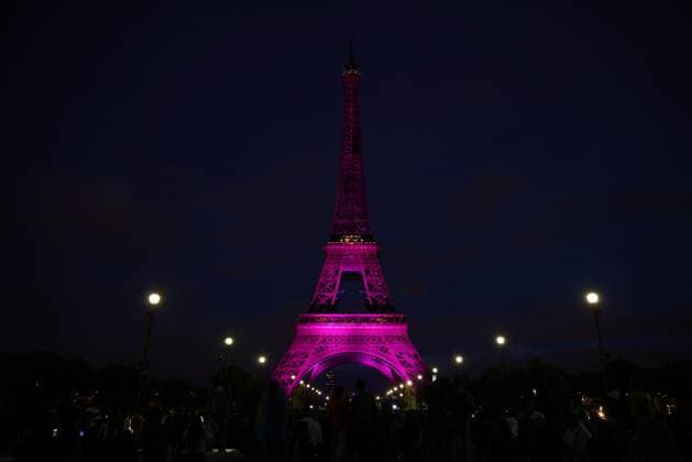 News Themen der Woche KW40 News Bilder des Tages Paris, Octobre Rose Illumination verschiedener Gebäude - Aktion gegen Brustkrebs Octobre Rose les monuments parisiens contre le cancer du sein PHOTOPQR LE PARISIEN Olivier Arandel Paris 30 09 2024 Paris, France Monday, September 30, 2024 The Eiffel Tower and three other iconic monuments in the capital will be decked out in pink this Monday, September 30, 2024, to mark the launch of Octobre Rose The occasion to raise awareness around breast cancer, before a month of fundraising events launch of Pink October, or Breast Cancer Awareness Month in Paris on Monday, September 30, 2024 Local Caption LP Olivier Arandel Paris 75 France  Copyright: xPHOTOPQR LExPARISIEN MAXPPPxLP OlivierxArandelx 20240930LPA2656 20240930LPA2656