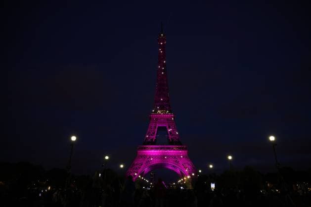 Paris, Octobre Rose Illumination verschiedener Gebäude - Aktion gegen Brustkrebs Octobre Rose les monuments parisiens contre le cancer du sein PHOTOPQR LE PARISIEN Olivier Arandel Paris 30 09 2024 Paris, France Monday, September 30, 2024 The Eiffel Tower and three other iconic monuments in the capital will be decked out in pink this Monday, September 30, 2024, to mark the launch of Octobre Rose The occasion to raise awareness around breast cancer, before a month of fundraising events launch of Pink October, or Breast Cancer Awareness Month in Paris on Monday, September 30, 2024 Local Caption LP Olivier Arandel Paris 75 France  Copyright: xPHOTOPQR LExPARISIEN MAXPPPxLP OlivierxArandelx 20240930LPA2661 20240930LPA2661
