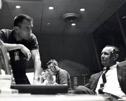 RECORD DATE NOT STATED CAPE CANAVERAL, Fla. - Inside Mercury Mission Control, astronaut Deke Slayton left discusses a point with Christopher Kraft, Mercury s flight director, during preparations for astronaut Gordon Cooper s Faith 7 launch, which took place on May 15, 1963. The Mercury Mission Control Center in Florida played a key role in the United States early spaceflight program. Located at Cape Canaveral Air Force Station, the original part of the building was constructed between 1956 and 1958, with additions in 1959 and 1963. The facility officially was transferred to NASA on Dec. 26, 1963, and served as mission control during all the Project Mercury missions, as well as the first three flights of the Gemini Program, when it was renamed Mission Control Cen Copyright: xpiemagsx piemagsnasaend23-16937 !ACHTUNG AUFNAHMEDATUM GESCHÄTZT!