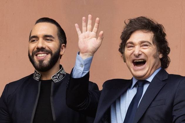 News Themen der Woche KW40 Argentina Politics Argentina s President Javier Milei and El Salvador s President Nayib Bukele gesture from a balcony of the Casa Rosada Government House in Buenos Aires, Argentina, on September 30, 2024. Buenos Aires Argentina  Copyright: xMatiasxBagliettox originalFilename: baglietto-notitle240930_np6Dz.jpg