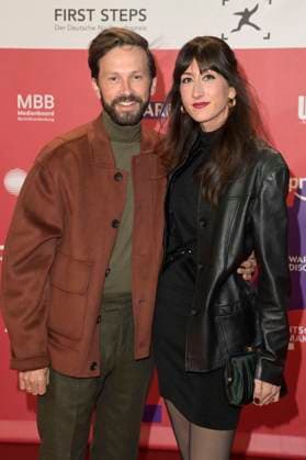 Franz Dinda with wife Elise Dinda at the 25th First Steps Awards 2024 ceremony at the Theater des Westens Berlin, 30 09 2024 Foto:xF.xKernx xFuturexImagex first_steps_4787