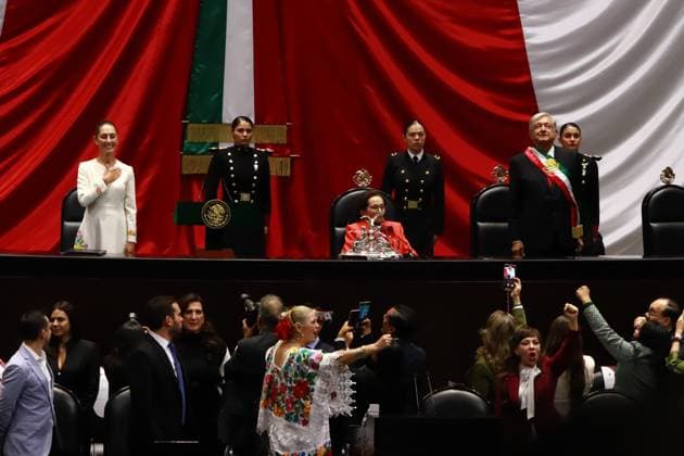 Mexico s incoming President Claudia Sheinbaum Pardo (R) and outgoing President (L) Andro s Manuel LoÂ³pez Obrador during the inauguration ceremony at the Congress of the Union. on October 1, 2024 in Mexico City, Mexico. Mexico City Mexico - ZUMAe321 20241001_zia_e321_024 Copyright: xCarlosxSantiagox