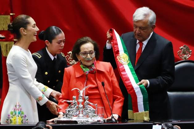 News Themen der Woche KW40 Outgoing President Andres Manuel Lopez Obrador and President of the Chamber of Deputies Ifigenia MartoÂ­nez during the symbolic act of handing over the presidential sash to Claudia Sheinbaum Pardo as the new female president of Mexico during the inauguration ceremony at the Congress of the Union. on October 1, 2024 in Mexico City, Mexico. Mexico City Mexico - ZUMAe321 20241001_zia_e321_033 Copyright: xCarlosxSantiagox