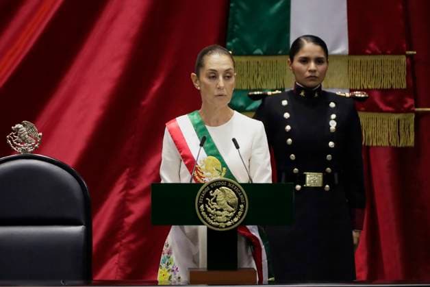 Claudia Sheinbaum Sworn In As Mexico s First Woman President Claudia Sheinbaum (off-white dress), president of Mexico, in Mexico City, Mexico, on October 1, 2024, at the Chamber of Deputies, after receiving the presidential sash from Andres Manuel Lopez Obrador, former president of Mexico. Mexico City Mexico City Mexico  Copyright: xGerardoxVieyrax originalFilename: vieyra-notitle241001_npEK2.jpg