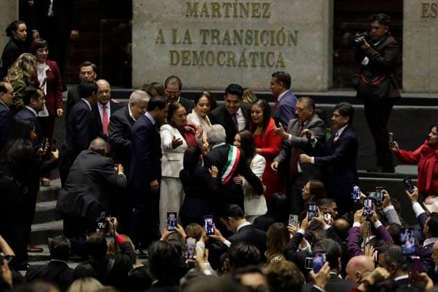 Claudia Sheinbaum Sworn In As Mexico s First Woman President Andres Manuel Lopez Obrador, former president of Mexico, arrives at the Chamber of Deputies in Mexico City, Mexico, on October 1, 2024, to hand over the presidential sash to Claudia Sheinbaum, who is sworn in as president of Mexico. Mexico City Mexico City Mexico  Copyright: xGerardoxVieyrax originalFilename: vieyra-notitle241001_npGlA.jpg