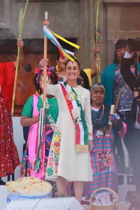 Mexico s new president, Claudia Sheinbaum Pardo, receives blessings during the Ceremony of the handing over of the baton of command from the hands of the representatives of the 100 indigenous peoples as part of the presidential inauguration in the main square of the Zocalo. on October 1, 2024 in Mexico City, Mexico. Mexico City Mexico - ZUMAe321 20241001_zia_e321_065 Copyright: xCarlosxSantiagox