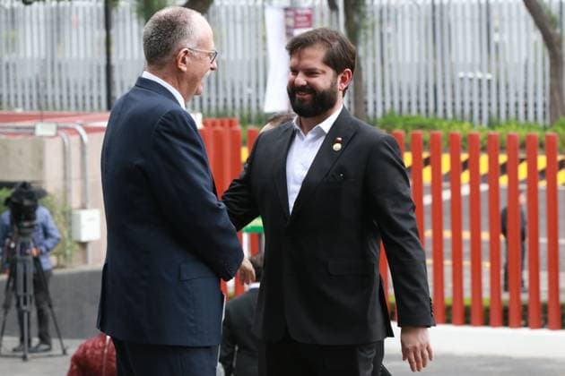 Gabriel Boric, President of Chile arriving the inauguration ceremony of Claudia Sheinbaum Pardo as Mexico s new female President at the Congress of the Union. on October 1, 2024 in Mexico City, Mexico. Mexico City Mexico - ZUMAe321 20241001_zia_e321_143 Copyright: xJosexLuisxToralesx