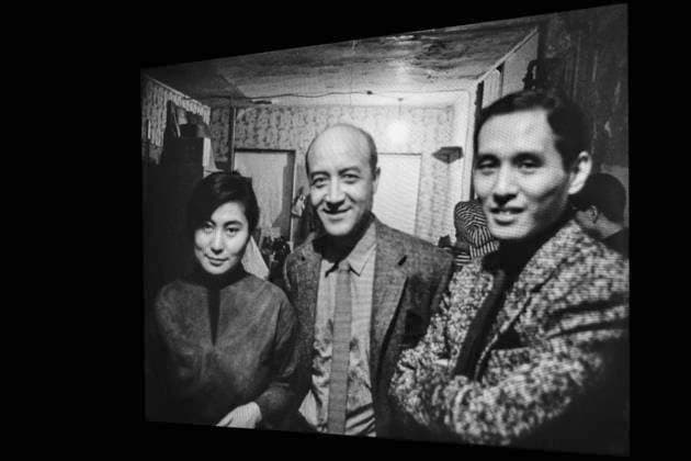 Solo exhibition Music of the Mind by Yoko Ono in Düsseldorf Black and white photo of Yoko Ono projected onto the wall The photo was taken in 1960 or 1961 with other photos together with fellow artists in the Chamber