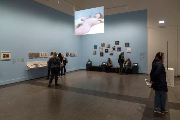 Solo exhibition Music of the Mind by Yoko Ono in Düsseldorf Exhibition space in the Stiftung Kunstsammlung Nordrhein Westfalen with works by the musician and artist Yoko Ono Incidentally, K20 and K21 of the Stiftung Kunstsammlung Nordrhein Westfalen in Düsseldorf are dedicated to art of the 20th and 21st centuries With Yoko Ono its both Düsseldorf Nor