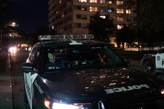 October 2, 2024, Toronto, On, Canada: Toronto Police work the scene where a police officer was shot in Toronto, on Wednesday, Oct. 2, 2024. The officer was rushed to hospital with life-threatening injuries. Toronto Canada  - ZUMAc35_ 20241002_zaf_c35_126 Copyright: xArlynxMcadoreyx