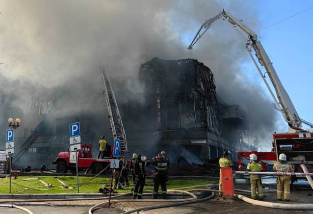 RUSSIA, KHABAROVSK - OCTOBER 3, 2024: First responders battle a fire broken out at the Khabarosvk Territory Music Theatre. Sergei Ivanov TASS  74626385