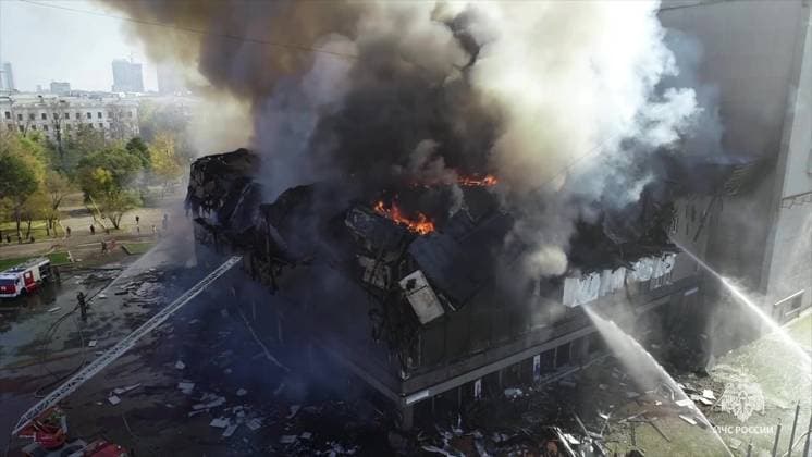 Russia Theatre Fire 8777682 03.10.2024 In this handout video grab released by the Russian Emergencies Ministry, firefighters work to extinguish a fire at the Khabarovsk Regional Musical Theater in Khabarovsk, Russia. Russian Emergency Situations Ministry Khabarovsk Russia  Copyright: xx