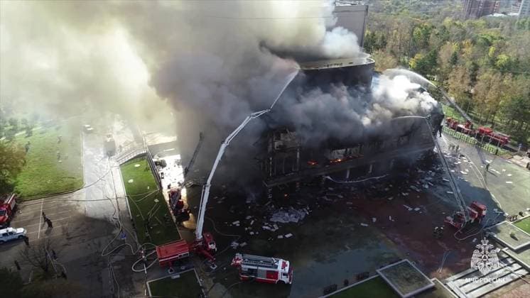Russia Theatre Fire 8777687 03.10.2024 In this handout video grab released by the Russian Emergencies Ministry, firefighters work to extinguish a fire at the Khabarovsk Regional Musical Theater in Khabarovsk, Russia. Russian Emergency Situations Ministry Khabarovsk Russia  Copyright: xx