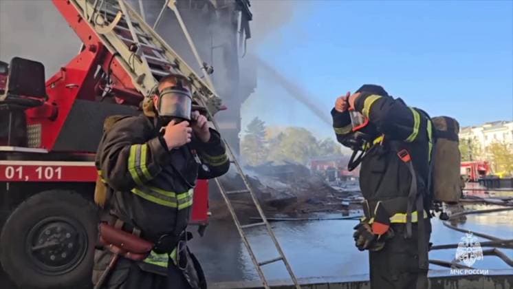 Russia Theatre Fire 8777688 03.10.2024 In this handout video grab released by the Russian Emergencies Ministry, firefighters work to extinguish a fire at the Khabarovsk Regional Musical Theater in Khabarovsk, Russia. Russian Emergency Situations Ministry Khabarovsk Russia  Copyright: xx