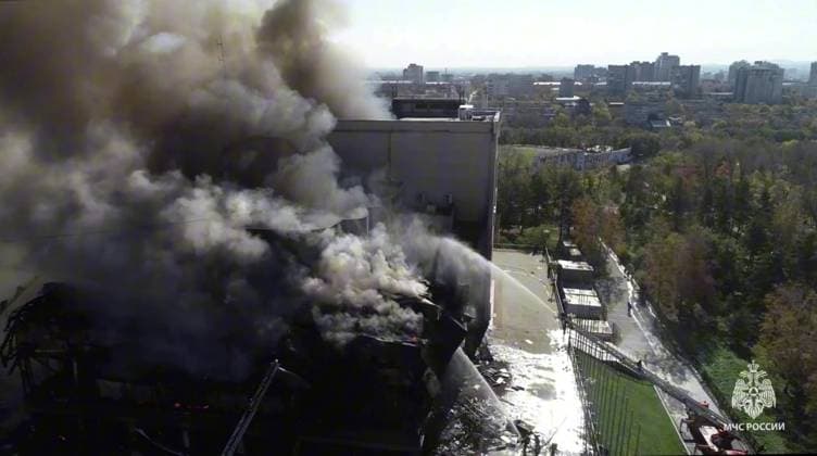 Russia Theatre Fire 8777693 03.10.2024 In this handout video grab released by the Russian Emergencies Ministry, firefighters work to extinguish a fire at the Khabarovsk Regional Musical Theater in Khabarovsk, Russia. Russian Emergency Situations Ministry Khabarovsk Russia  Copyright: xx