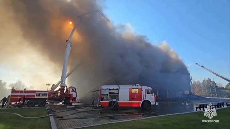 Russia Theatre Fire 8777696 03.10.2024 In this handout video grab released by the Russian Emergencies Ministry, firefighters work to extinguish a fire at the Khabarovsk Regional Musical Theater in Khabarovsk, Russia. Russian Emergency Situations Ministry Khabarovsk Russia  Copyright: xx