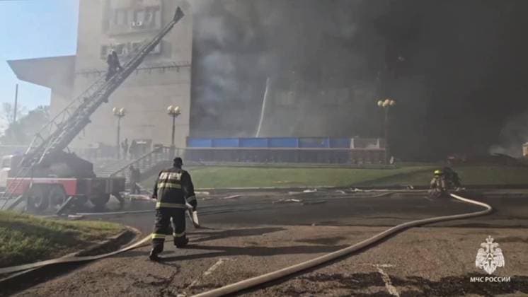 Russia Theatre Fire 8777707 03.10.2024 In this handout video grab released by the Russian Emergencies Ministry, firefighters work to extinguish a fire at the Khabarovsk Regional Musical Theater in Khabarovsk, Russia. Russian Emergency Situations Ministry Khabarovsk Russia  Copyright: xx