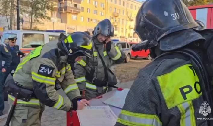 Russia Theatre Fire 8777710 03.10.2024 In this handout video grab released by the Russian Emergencies Ministry, firefighters work to extinguish a fire at the Khabarovsk Regional Musical Theater in Khabarovsk, Russia. Russian Emergency Situations Ministry Khabarovsk Russia  Copyright: xx