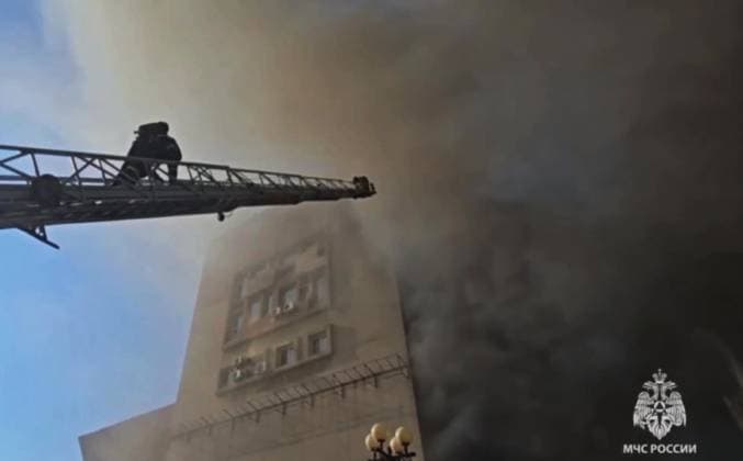Russia Theatre Fire 8777711 03.10.2024 In this handout video grab released by the Russian Emergencies Ministry, firefighters work to extinguish a fire at the Khabarovsk Regional Musical Theater in Khabarovsk, Russia. Russian Emergency Situations Ministry Khabarovsk Russia  Copyright: xx