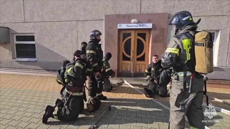 Russia Theatre Fire 8777698 03.10.2024 In this handout video grab released by the Russian Emergencies Ministry, firefighters work on the site of a fire at the Khabarovsk Regional Musical Theater in Khabarovsk, Russia. Russian Emergency Situations Ministry Khabarovsk Russia  Copyright: xx