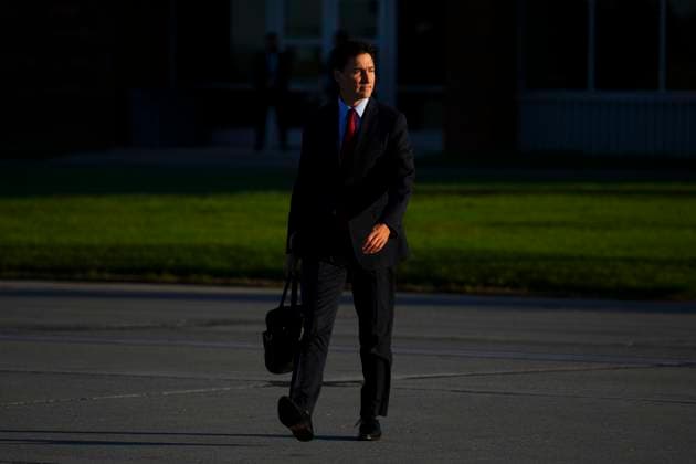 Kanada, Justin Trudeau vor Abreise nach Frankreich am Flughafen Ottawa October 3, 2024, Ottawa, On, CAN: Prime Minister Justin Trudeau departs Ottawa on Thursday, Oct. 3, 2024, en route to the Francophonie Summit in France. Ottawa CAN  - ZUMAc35_ 20241003_zaf_c35_001 Copyright: xSeanxKilpatrickx