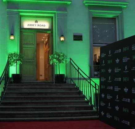 Guests arrive for Abbey Road Music Photography Abbey Road Music Photography 2024- Guests Arrival Featuring: Abbey Road Studios Where: London, United Kingdom When: 03 Oct 2024 Credit: Laura Rose WENN London United Kingdom Copyright: xLauraxRose WENNx wenn40043370 Thepinkrosephotographyltdx wenn40043370