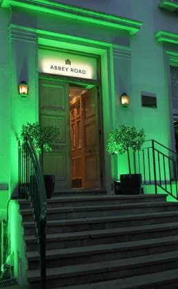 Guests arrive for Abbey Road Music Photography Abbey Road Music Photography 2024- Guests Arrival Featuring: Abbey Road Lit up with new logo Where: London, United Kingdom When: 03 Oct 2024 Credit: Laura Rose WENN London United Kingdom Copyright: xLauraxRose WENNx wenn40043373 Thepinkrosephotographyltdx wenn40043373